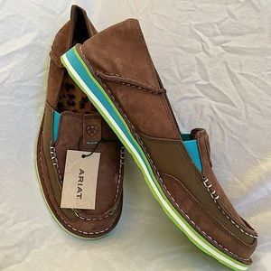 New Ariat Cruiser in brown size 10.